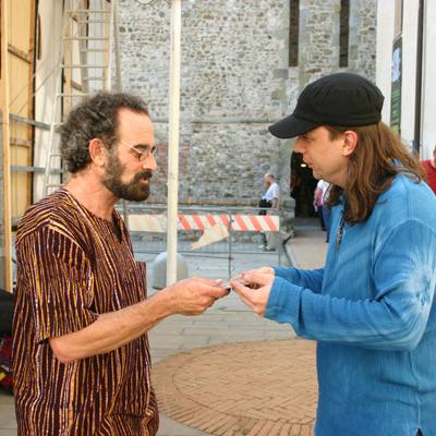 Con Bob Brozman. Gabriel Delta. Gallery